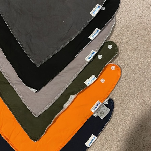 Oofoss Cloth Baby Bibs Bundle (6) - Picture 2 of 3